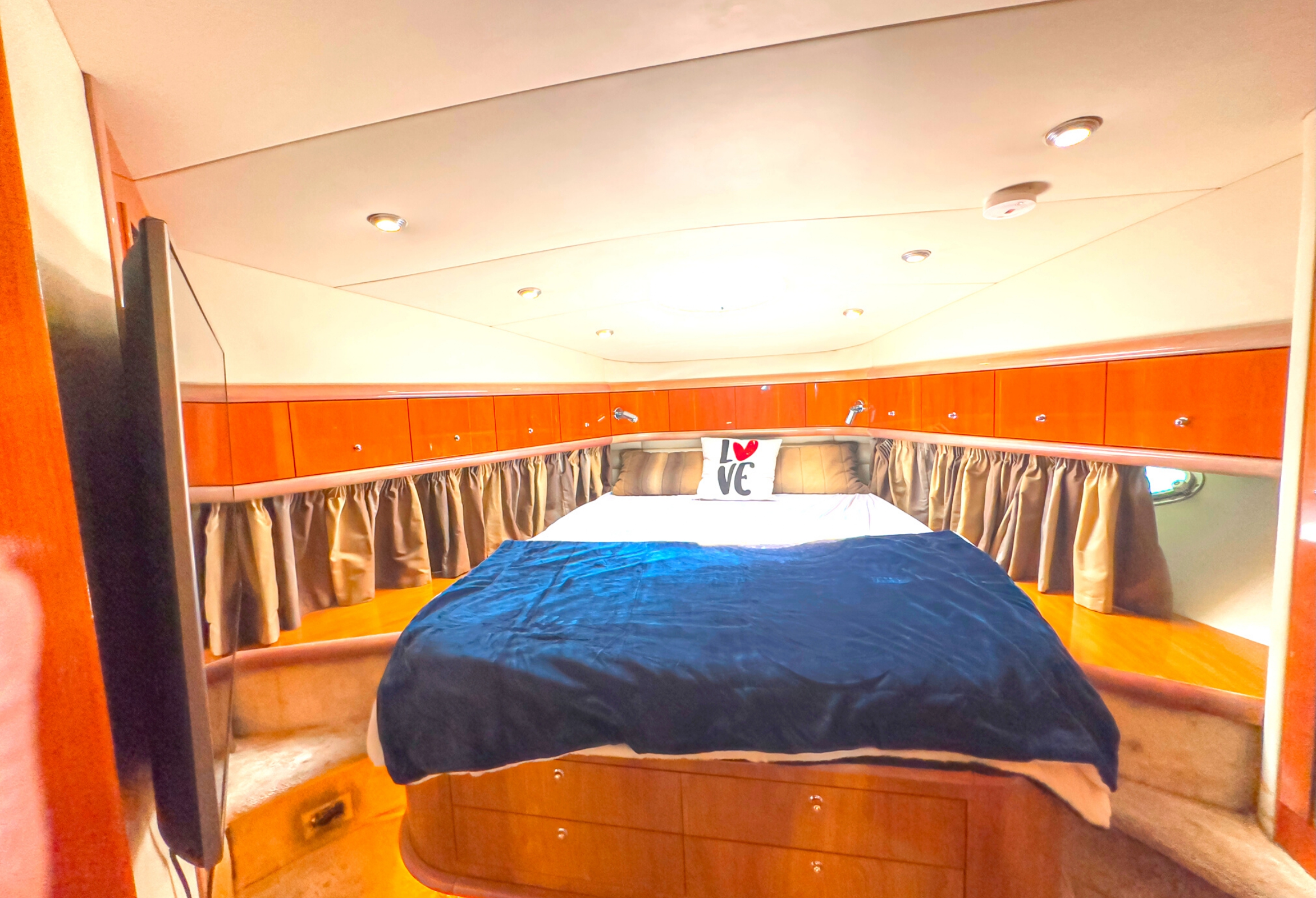 Sunseeker 56 Feet Yacht – Gold Water Yachts Dubai – 11 of 13